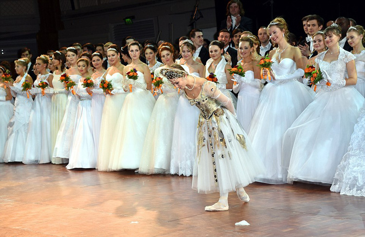 Well-dressed debutantes attended 3rd Russian Debutante Ball (4)