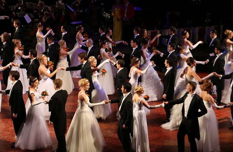 Well-dressed debutantes attended 3rd Russian Debutante Ball (3)