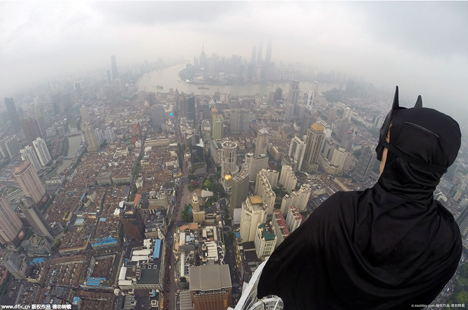 Batmen took selfies on the top of SH Jin Mao Tower (3)