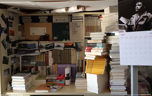 Star student at Yunnan Normal University has more than 5000 books (2)