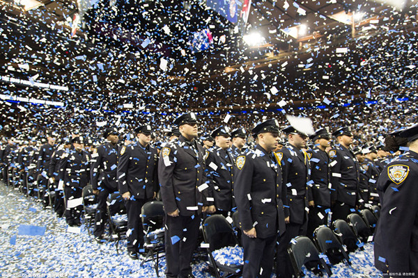 Graduation was held for 1200 new members of police forces in New York