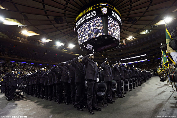 Graduation was held for 1200 new members of police forces in New York (2)