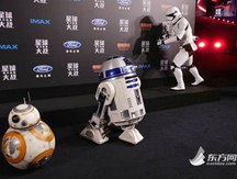 Cast members of Star Wars：The Force Awakens meet fans in Shanghai