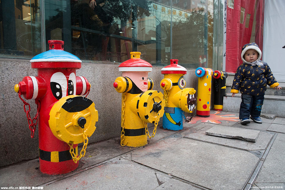 Cute fire hydrants appear in street of Nanjing 