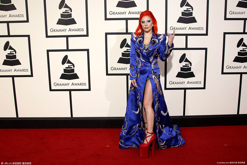 Red carpet for 58th Grammy Awards (2)