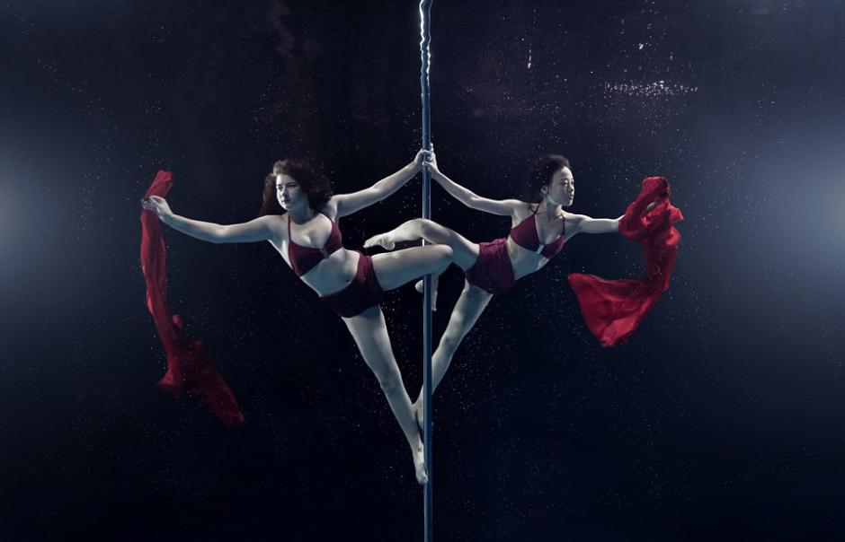 Amazing photography works of pole dancing under water (8)