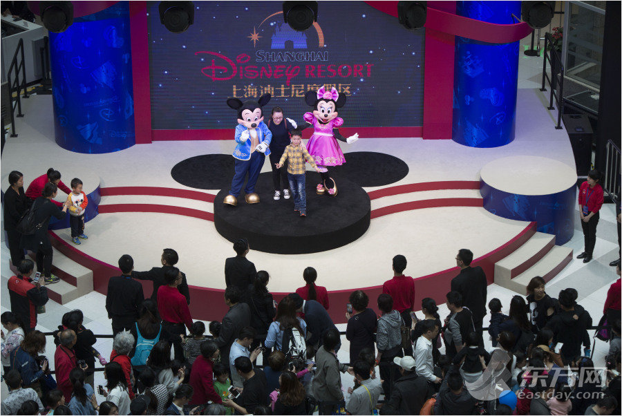 Shanghai Disney Resort Themed Show: Feast Your Eyes on World of Fantasy (10)