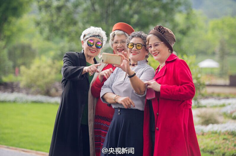 In pics: Chinese grandmas in fashionable clothes (7)