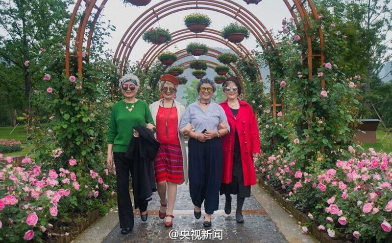 In pics: Chinese grandmas in fashionable clothes (9)