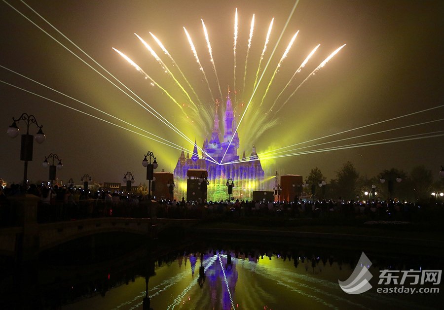 Shanghai Disneyland Opening Firework (4)