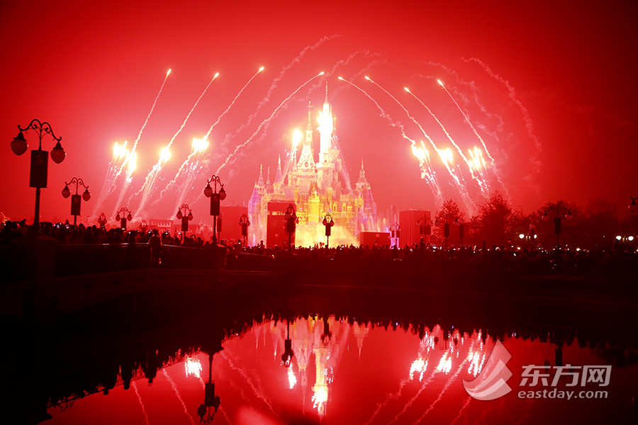 Shanghai Disneyland Opening Firework (5)