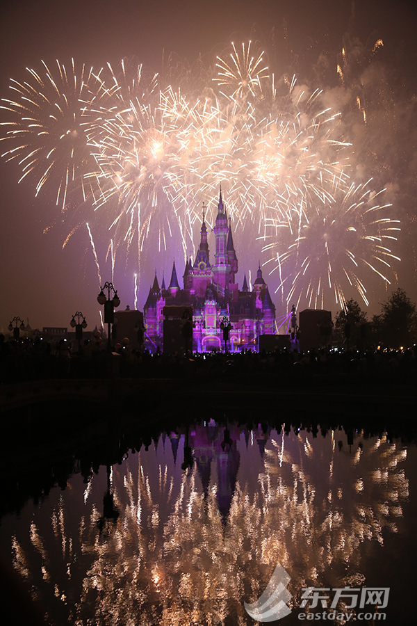 Shanghai Disneyland Opening Firework (7)