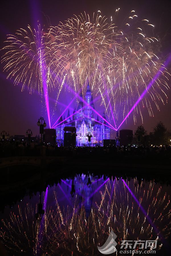 Shanghai Disneyland Opening Firework (8)