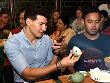 Expats in Shanghai enjoy porcelain party