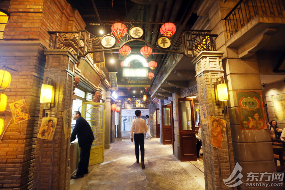 “Alley” in a shopping mall transports visitors back to Shanghai in 1930s