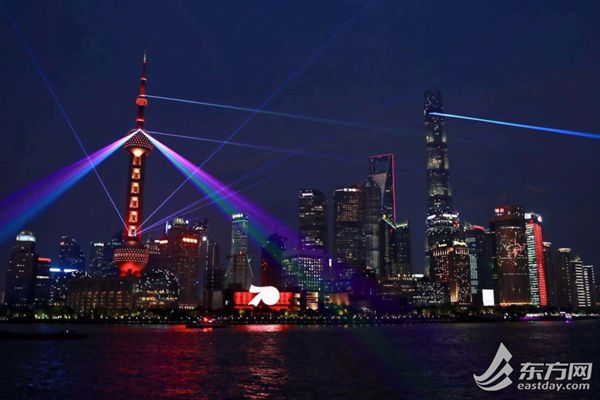 Fabulous light show on Huangpu River for celebration 