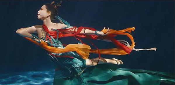 Gorgeous underwater dance boosts Shanghai’s photography base