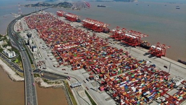 Phase IV Terminal of Yangshan Port Keeps Evolving