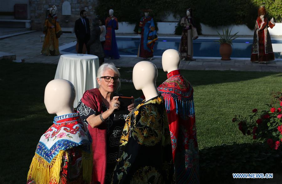 China donates theatrical costumes to Greek museums