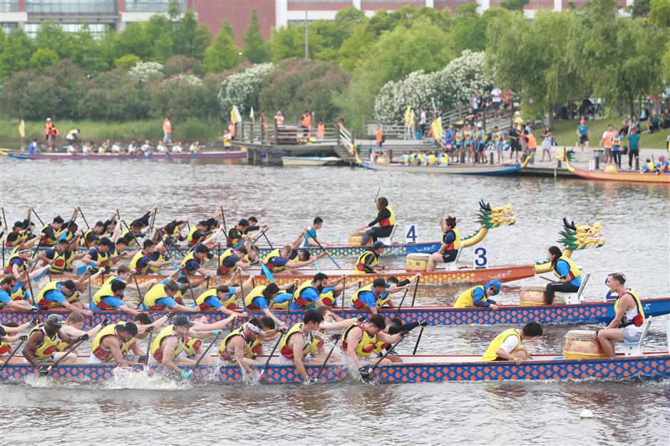 Dragon boat races held across the city