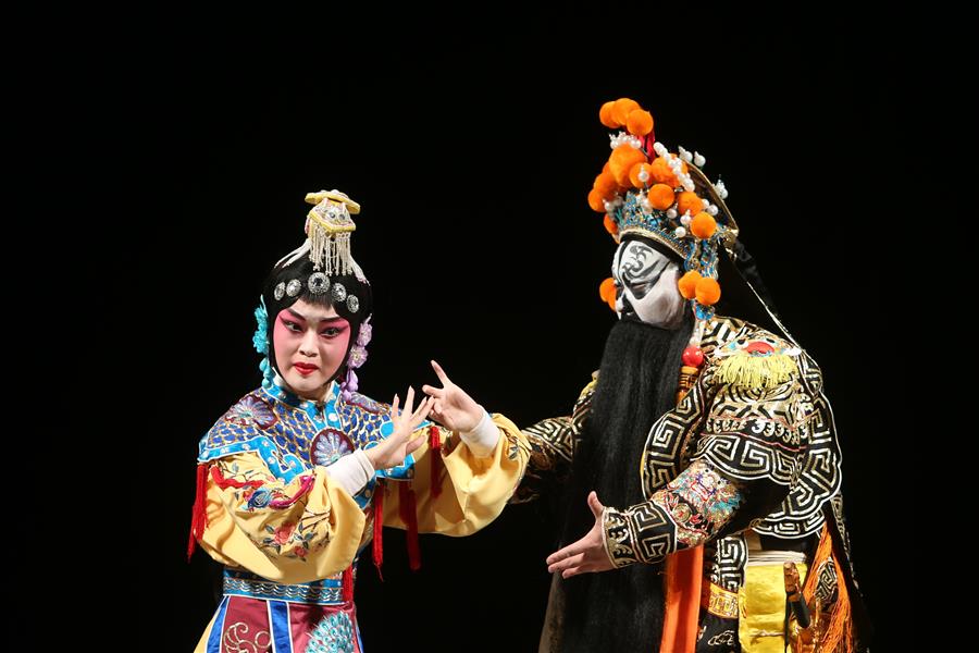 Chinese artists perform Peking Opera in Belarus