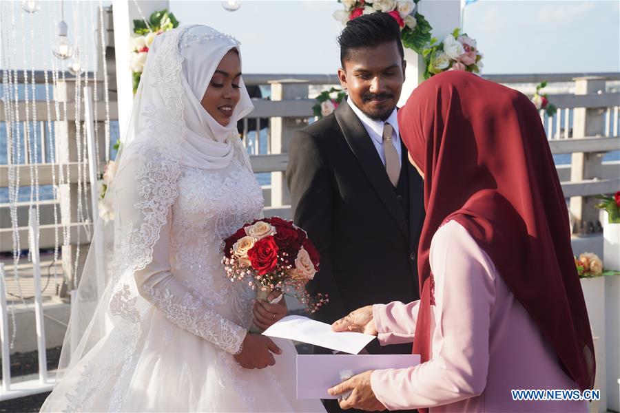 Mass wedding ceremony held on China-Maldives Friendship Bridge in Male