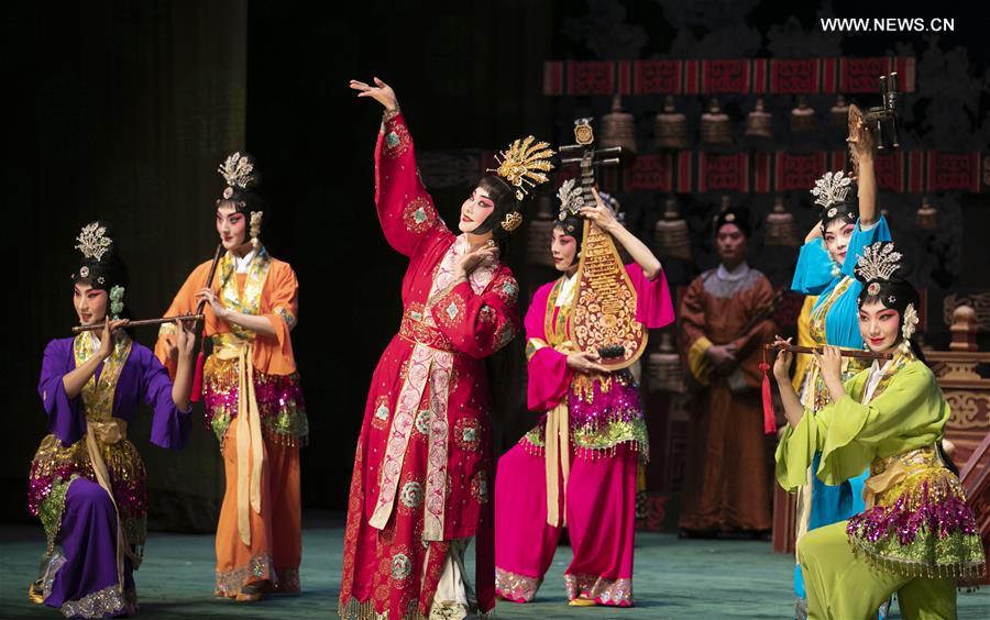 Peking Opera "The Emperor and the Concubine" staged in London