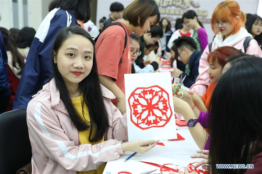 Cultural exchange activity between Chinese and Vietnamese youths kicks off in Hanoi