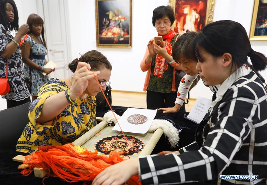 Shanghai Woolen Needlepoint Tapestry exhibition held in Brussels