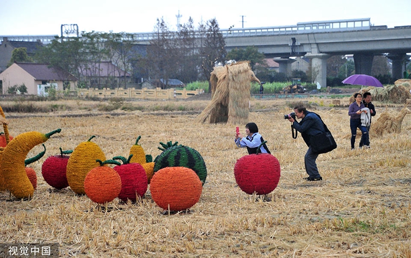 Straw Art Festival held in Pudong