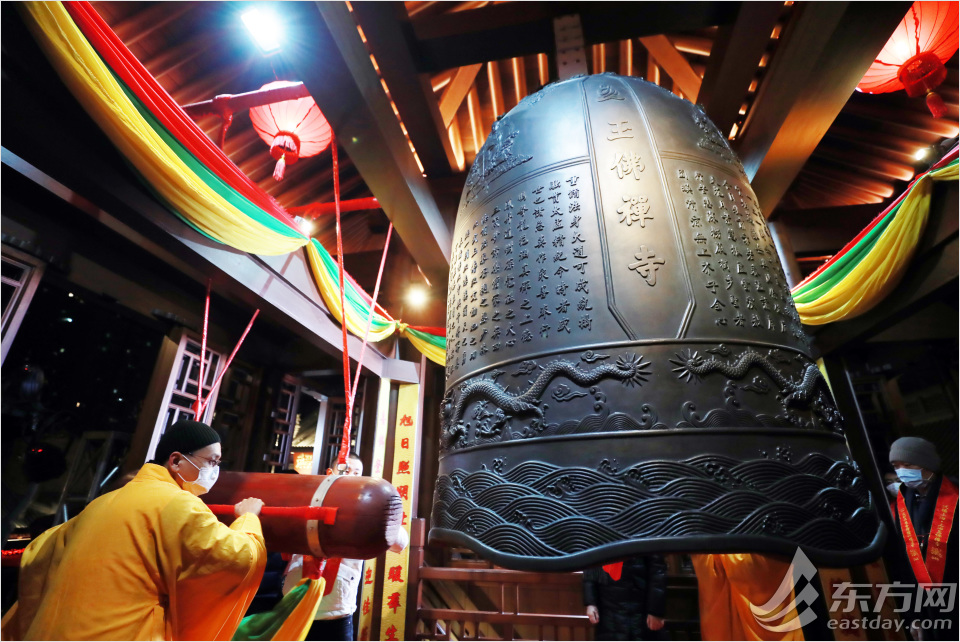 Jade Buddha Temple rings in the New Year