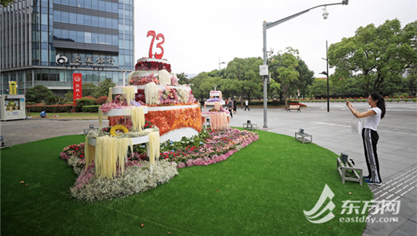 Shanghai streets transformed into "world of flowers" for National Day