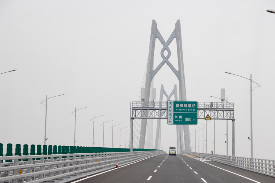 Major work on world's longest sea bridge passe