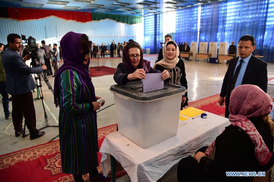 Afghans vote in parliamentary elections amid ti