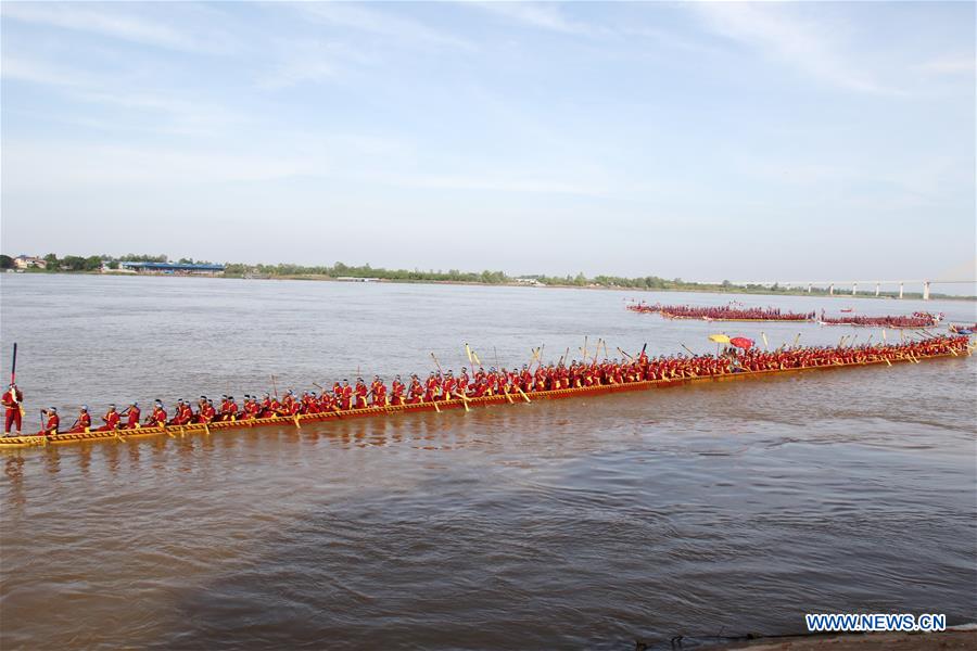 s Guinness World Records, recording longest d